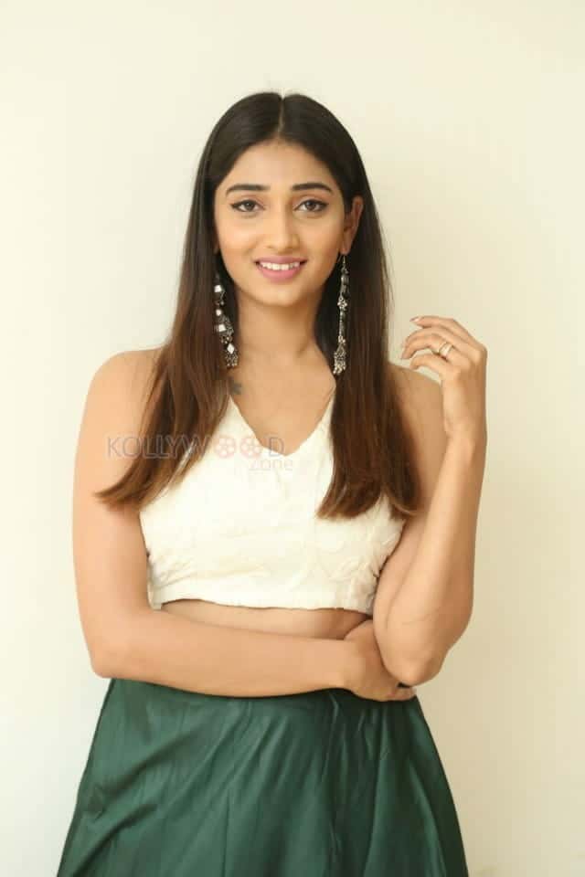 Priya Vadlamani At Shubhalekha Lu Pre Release Event Pictures 26