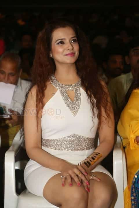 Sexy Actress Saloni New Pictures 60