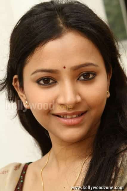 Swetha Basu Prasad Chandamama Movie Heroine Stills 07
