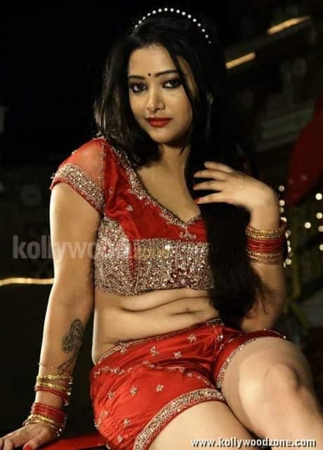 Swetha Basu Prasad Spicy Stills 02