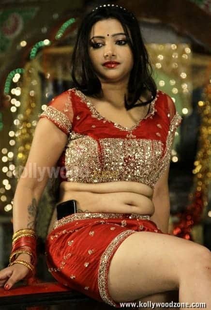 Swetha Basu Prasad Spicy Stills 12