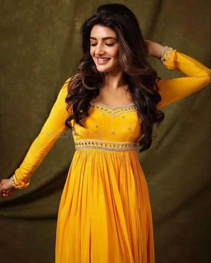 Aadikeshava Heroine Sreeleela Stunning in Yellow Dress Photos 03