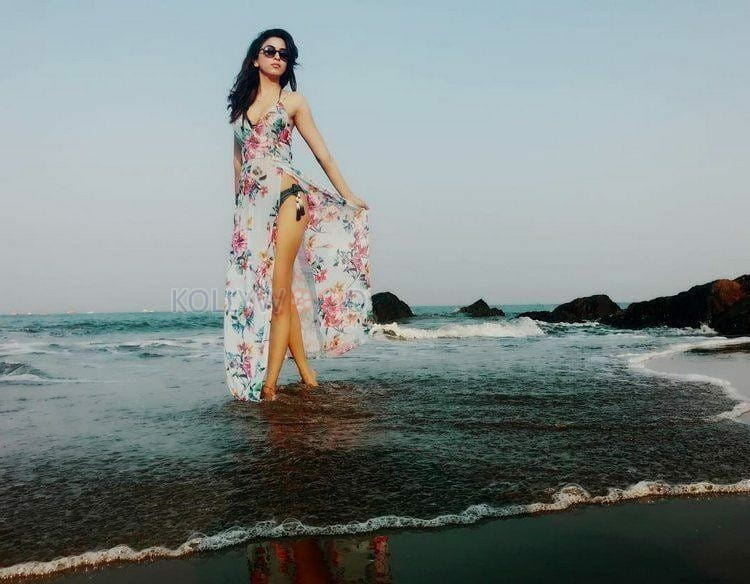 Actress Eshanya Maheswari Sexy Hot Photos 02