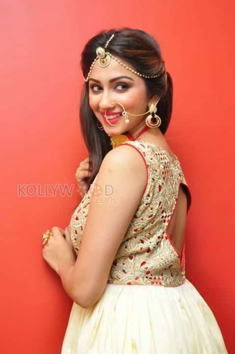 Actress Eshanya Photos 12