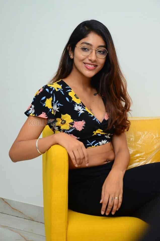 Actress Meher Chahal at 7 Days 6 Nights Movie Interview Pictures 18