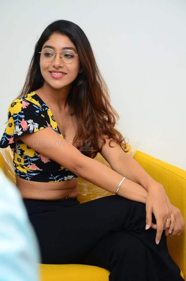 Actress Meher Chahal at 7 Days 6 Nights Movie Interview Pictures 19