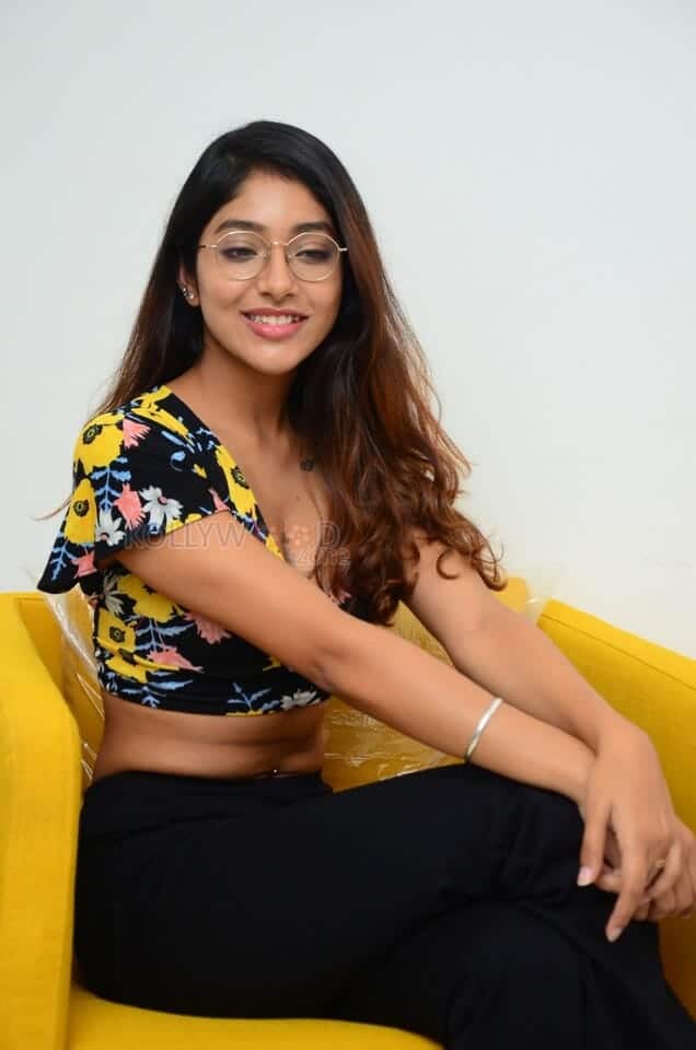 Actress Meher Chahal at 7 Days 6 Nights Movie Interview Pictures 20