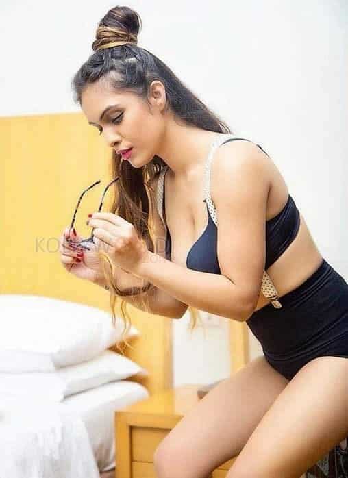 Actress Model Neha Malik Hot Photos 01