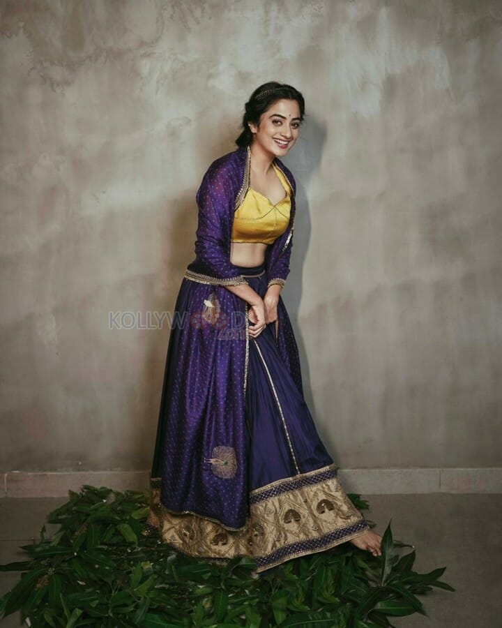 Actress Namitha Pramod Traditional Photoshoot Pictures 03