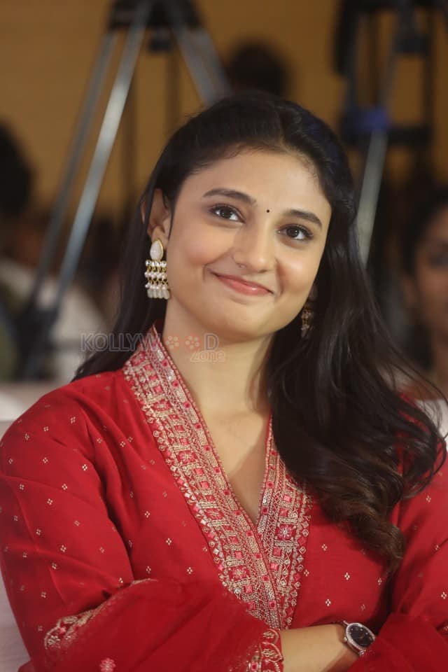 Actress Ritika Nayak at Mirai Movie Brahmand Blockbuster Meet Pictures 09