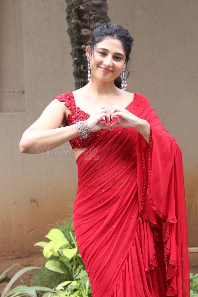 Actress Ritika Nayak at Mirai Movie Success Meet Pictures 25