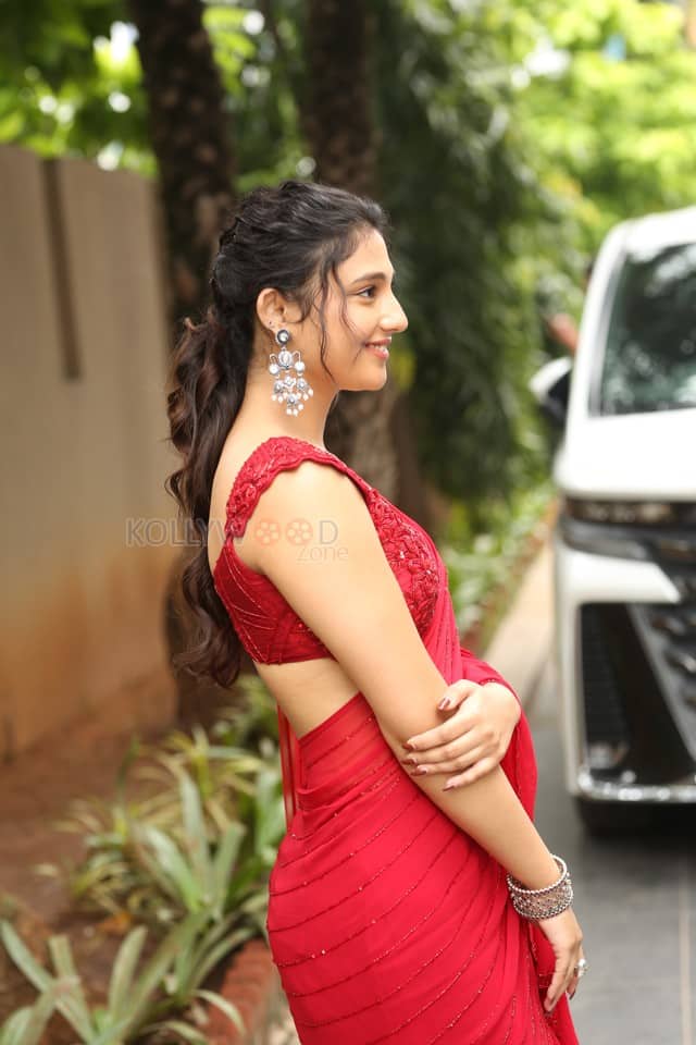 Actress Ritika Nayak at Mirai Movie Success Meet Pictures 47