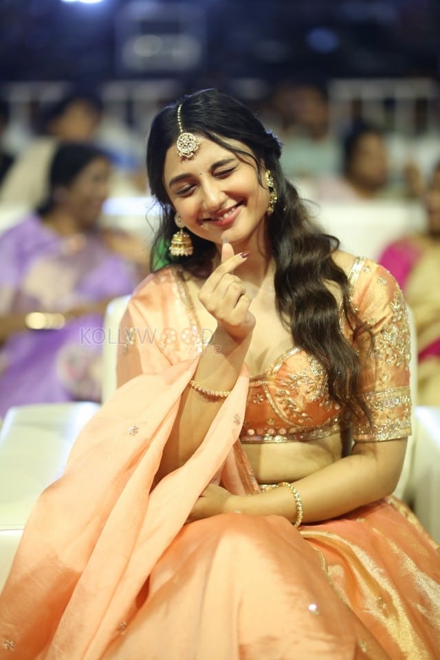 Actress Ritika Nayak at Mirai Pre release Event Photos 02