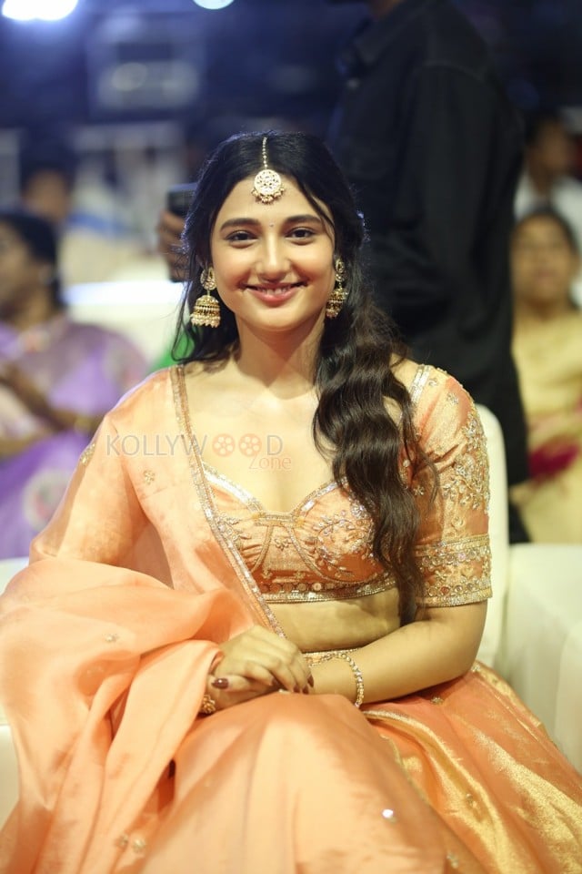 Actress Ritika Nayak at Mirai Pre release Event Photos 03