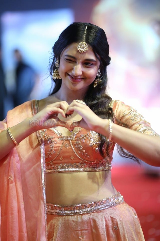 Actress Ritika Nayak at Mirai Pre release Event Photos 20