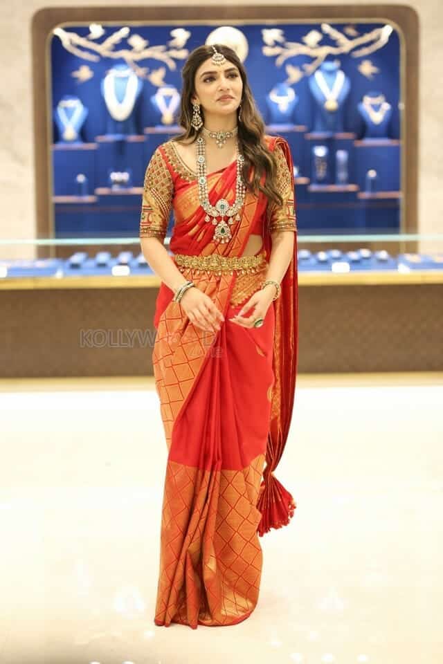 Actress Sreeleela at CMR Jewellery Showroom Launch in Hyderabad Photos 18
