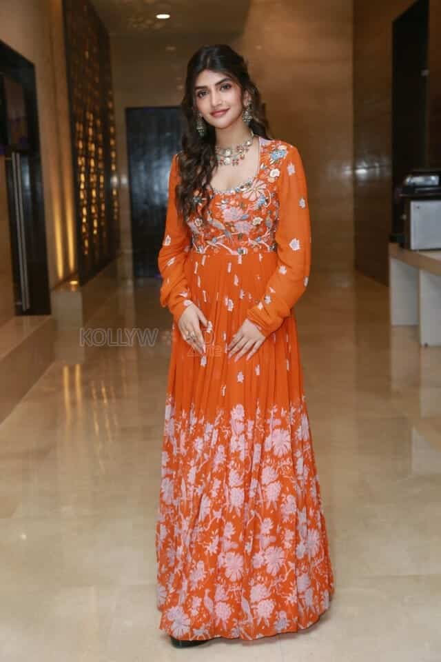 Actress Sreeleela at Dhamaka Movie Success Celebrations Photos 03