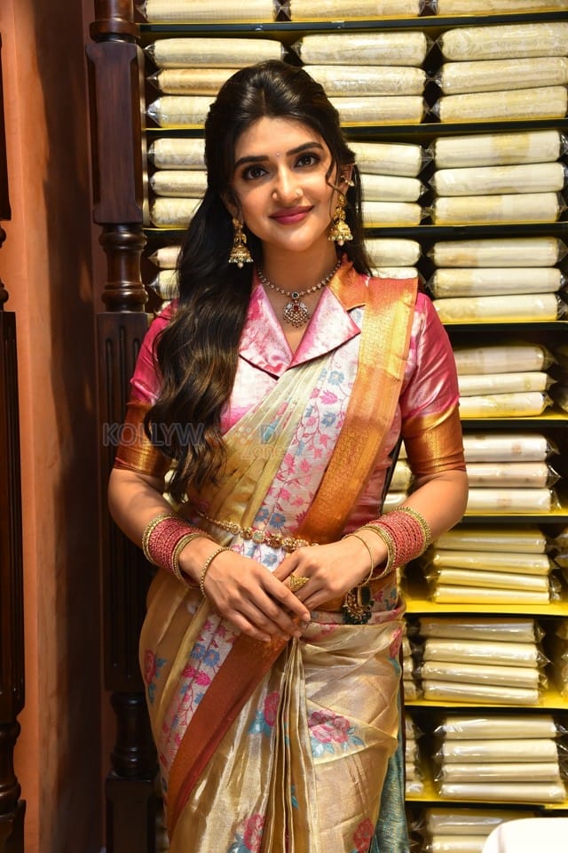 Actress Sreeleela at Grand Opening of CMR Family Mall in Kukatpally Stills 10