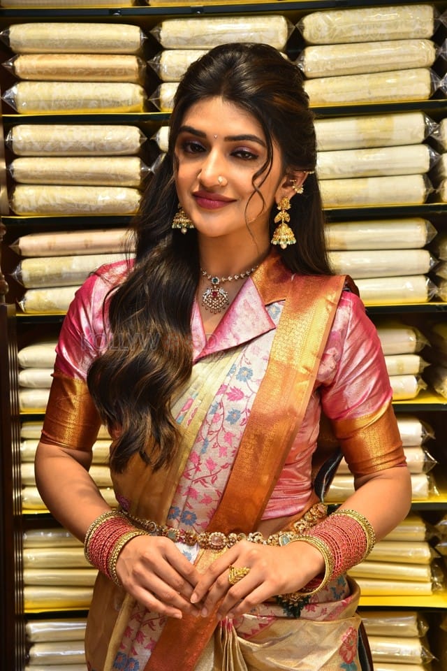 Actress Sreeleela at Grand Opening of CMR Family Mall in Kukatpally Stills 13