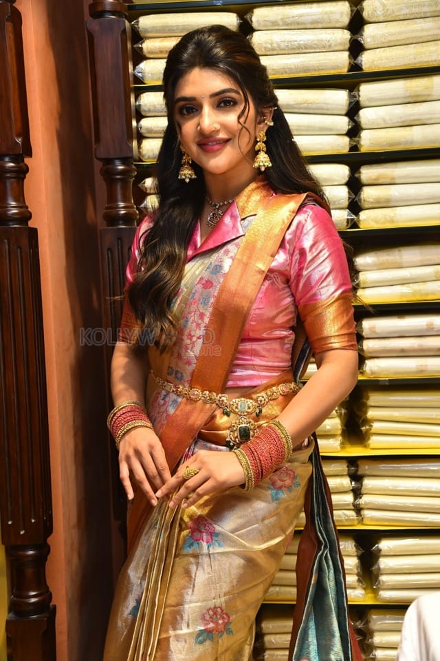 Actress Sreeleela at Grand Opening of CMR Family Mall in Kukatpally Stills 17