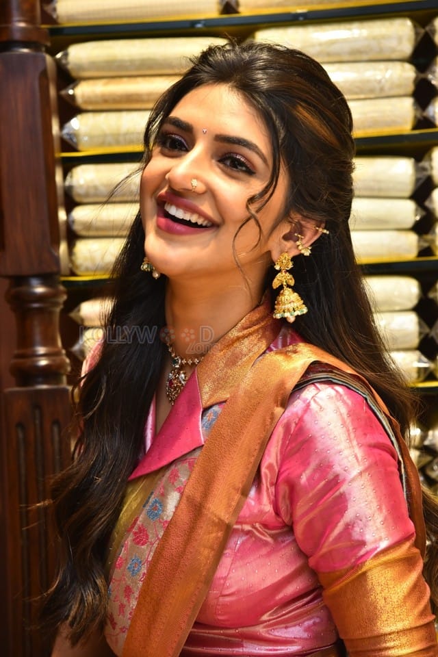 Actress Sreeleela at Grand Opening of CMR Family Mall in Kukatpally Stills 18