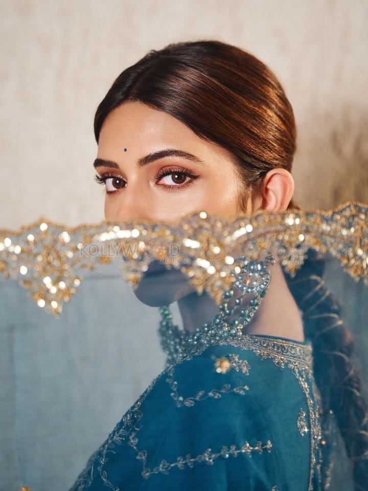 American Born Tollywood Actress Sreeleela in a Teal Blue Traditional Lehenga with Golden Embroidery Photos 04