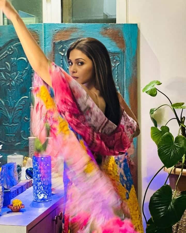 Beautiful Jennifer Winget Mirror Photoshoot Pictures 04