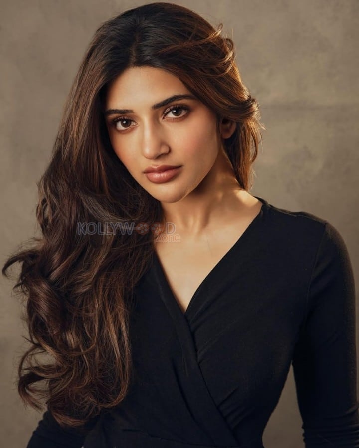 Classy Sreeleela in a Black Full Sleeve Top and Blue Denim Jeans Photos 01