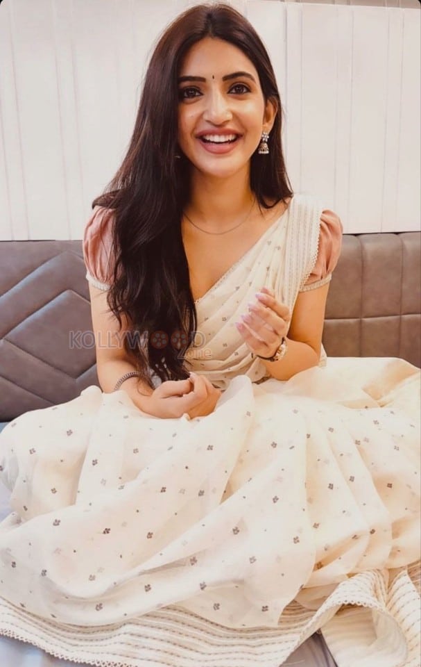 Cute Sreeleela in a Traditional White Saree Photo 01