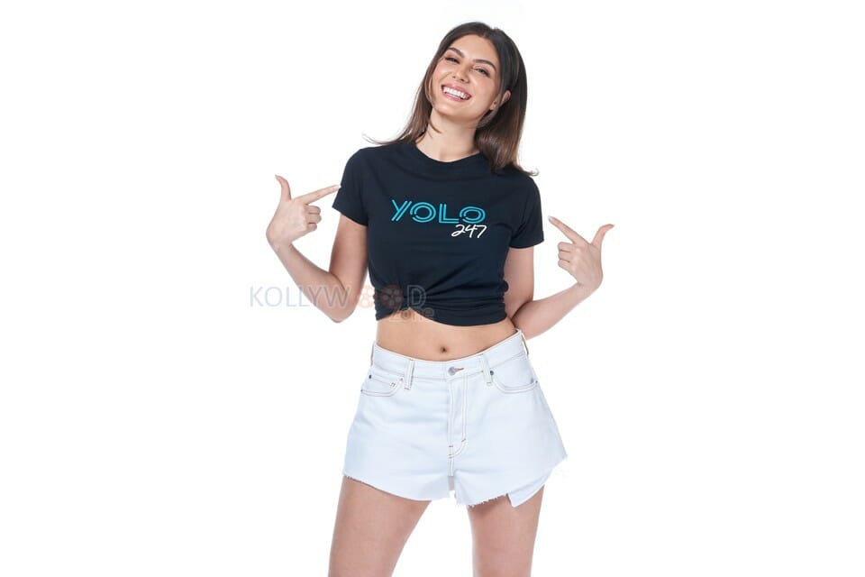 Elnaaz Norouzi Yolo 247 Photos 02