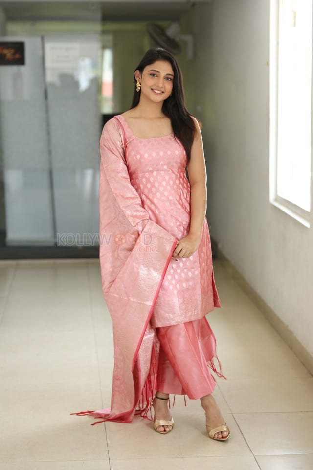 Heroine Ritika Nayak at Mirai Movie Interview Photos 11