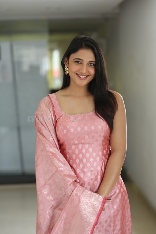 Heroine Ritika Nayak at Mirai Movie Interview Photos 13