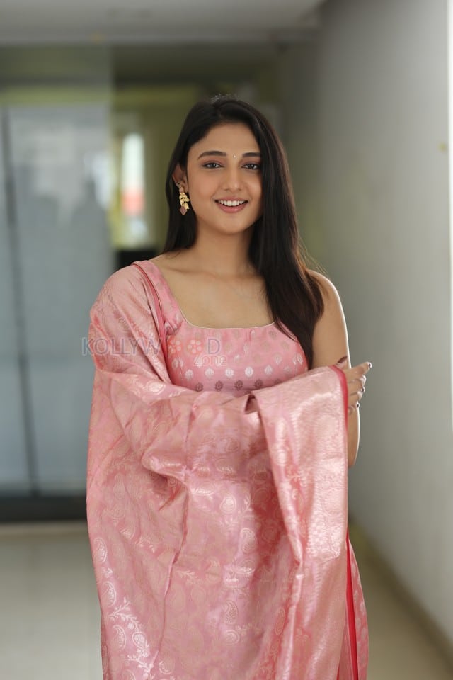 Heroine Ritika Nayak at Mirai Movie Interview Photos 14