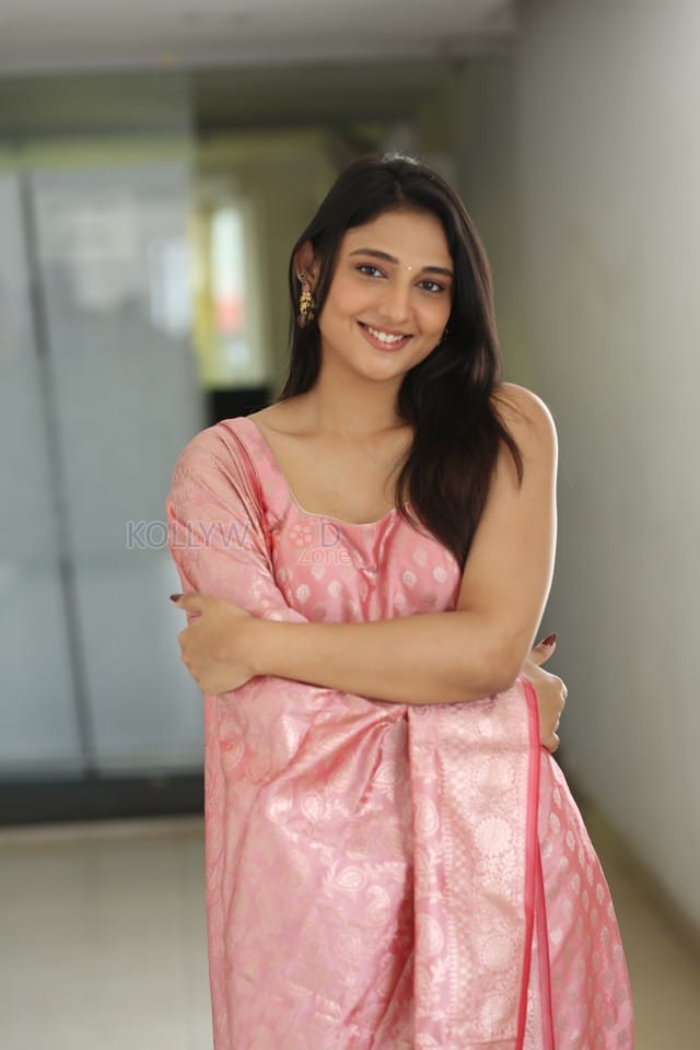 Heroine Ritika Nayak at Mirai Movie Interview Photos 16