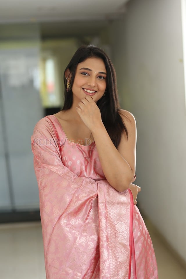 Heroine Ritika Nayak at Mirai Movie Interview Photos 17