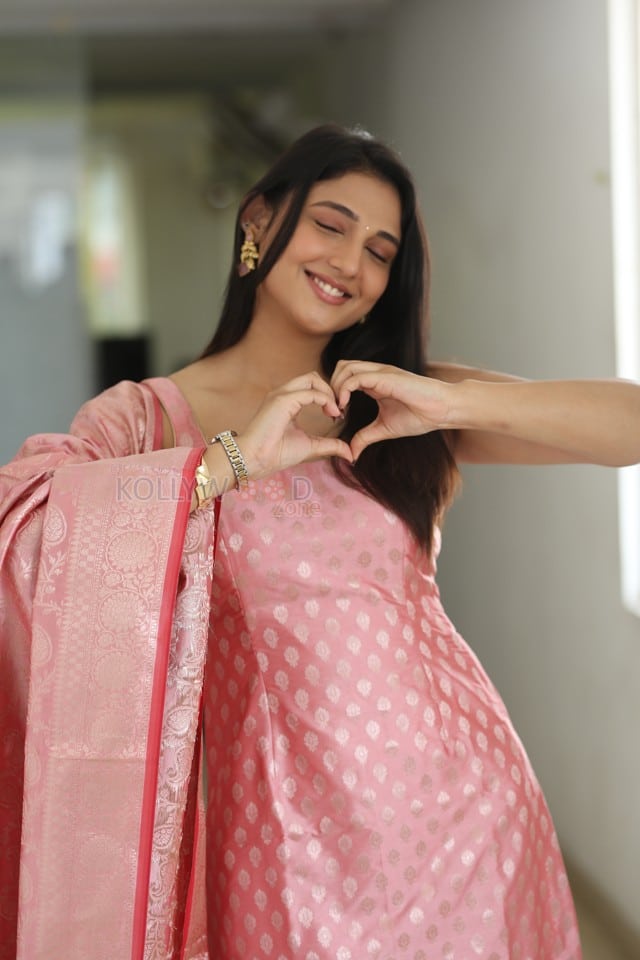 Heroine Ritika Nayak at Mirai Movie Interview Photos 19