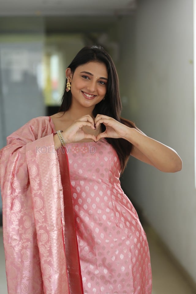 Heroine Ritika Nayak at Mirai Movie Interview Photos 24