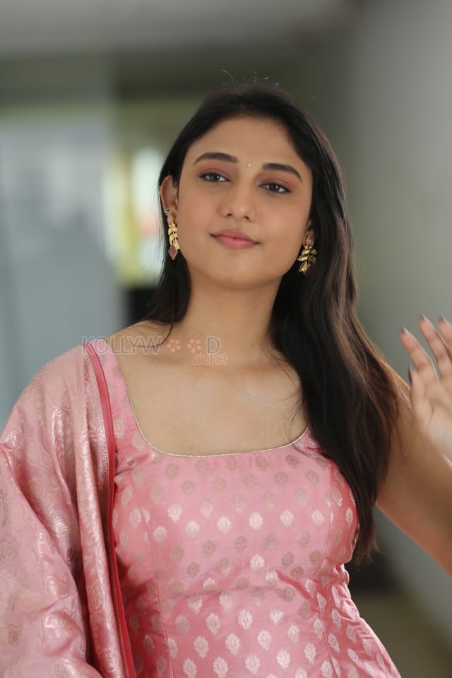 Heroine Ritika Nayak at Mirai Movie Interview Photos 26