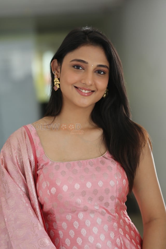 Heroine Ritika Nayak at Mirai Movie Interview Photos 27