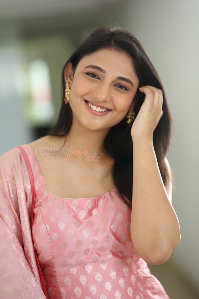 Heroine Ritika Nayak at Mirai Movie Interview Photos 29