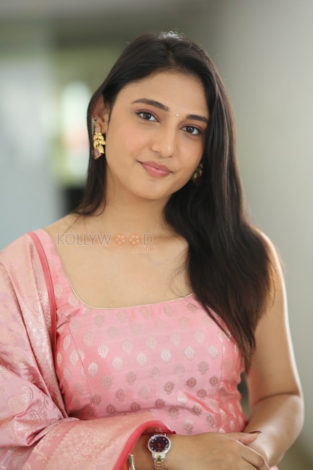 Heroine Ritika Nayak at Mirai Movie Interview Photos 32