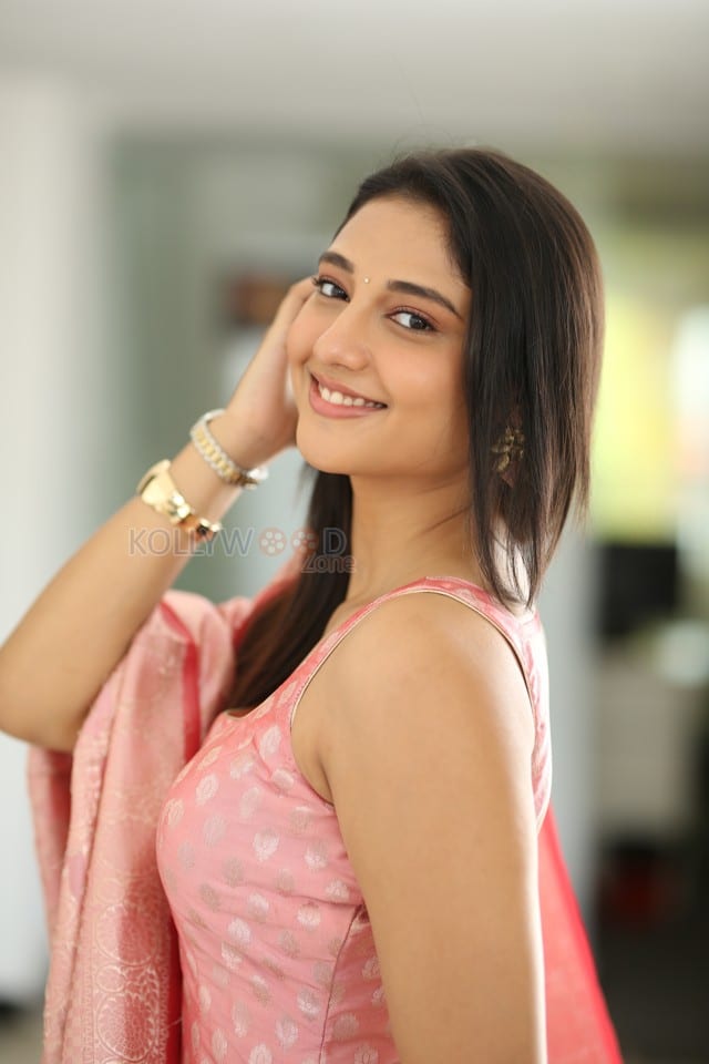 Heroine Ritika Nayak at Mirai Movie Interview Photos 41