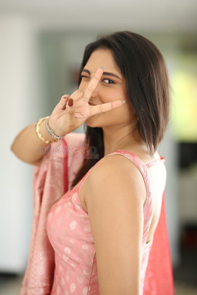 Heroine Ritika Nayak at Mirai Movie Interview Photos 44