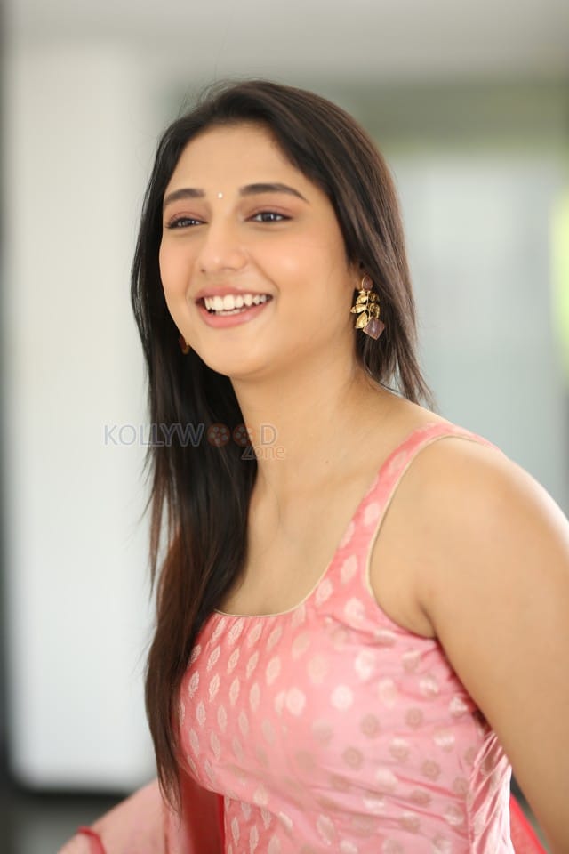Heroine Ritika Nayak at Mirai Movie Interview Photos 45