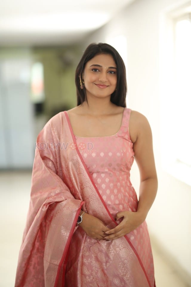 Heroine Ritika Nayak at Mirai Movie Interview Photos 50