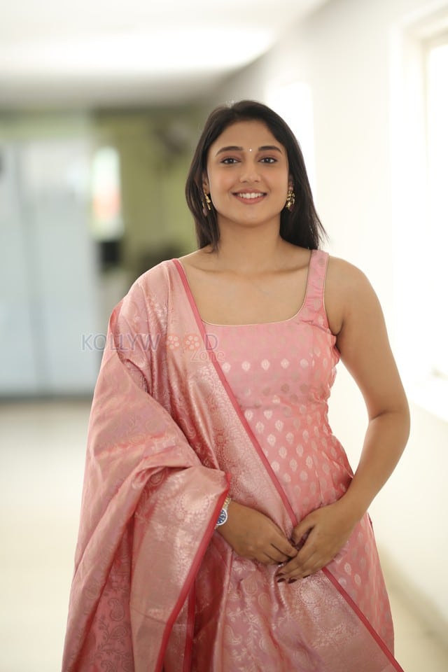 Heroine Ritika Nayak at Mirai Movie Interview Photos 51