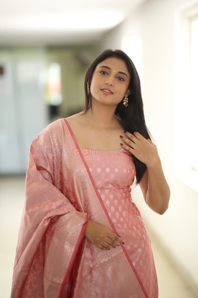 Heroine Ritika Nayak at Mirai Movie Interview Photos 52
