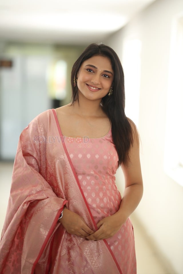 Heroine Ritika Nayak at Mirai Movie Interview Photos 53