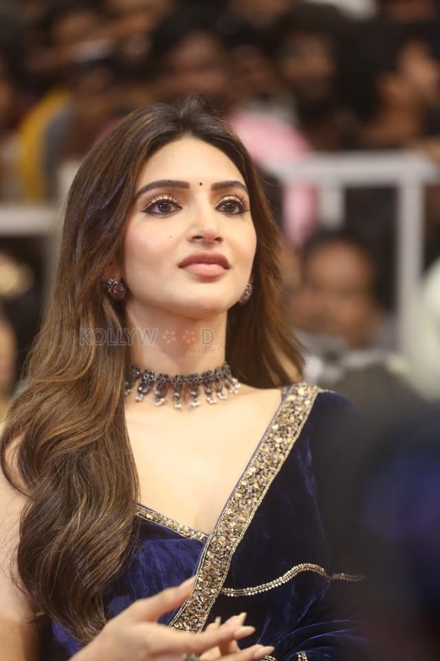 Heroine Sreeleela at Mass Jathara movie Pre Release Event Pictures 03