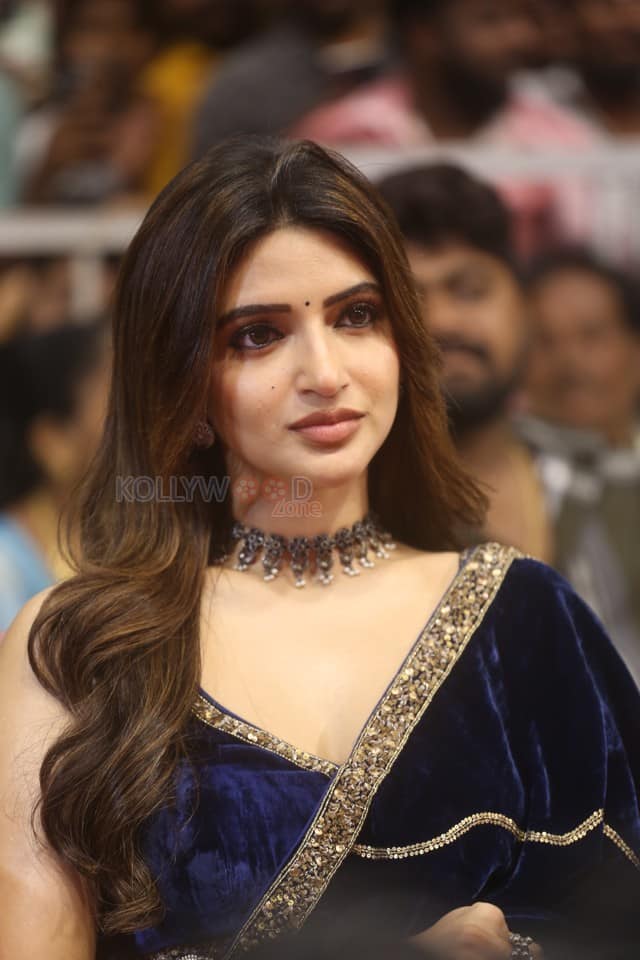 Heroine Sreeleela at Mass Jathara movie Pre Release Event Pictures 04